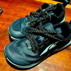 Altra running sneakers 6.5 - Mint condition!